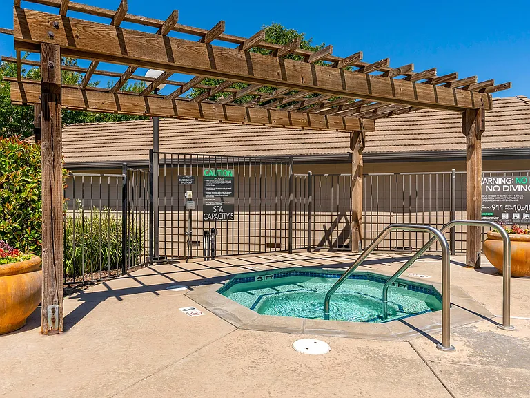 Sonterra Apartments — Photo 15