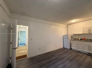 552 NW 1st St #3, Miami, FL 33128