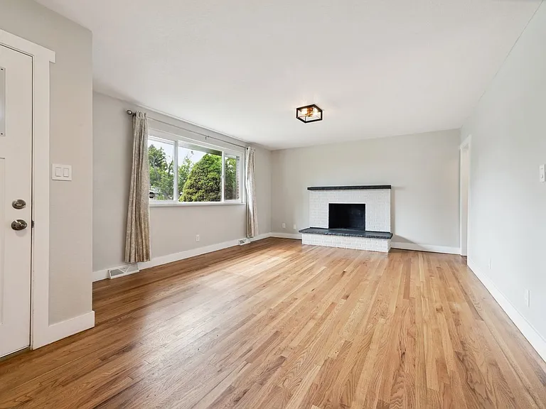 1631 S Allison St — Photo 5