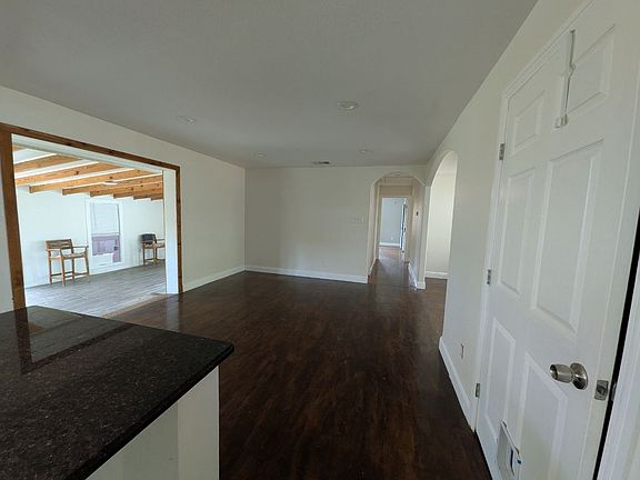 4th image of 1404 Hillside Dr