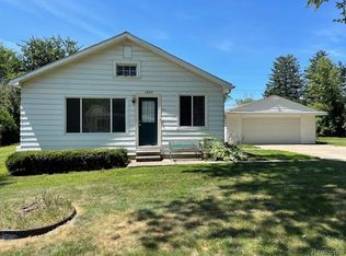 1645 Killarney Ct, Wolverine Lake, MI 48390
