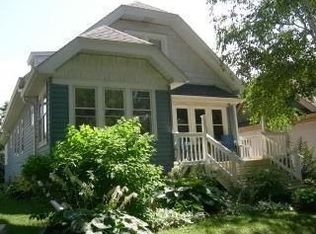 2176 N 70th St, Wauwatosa, WI 53213