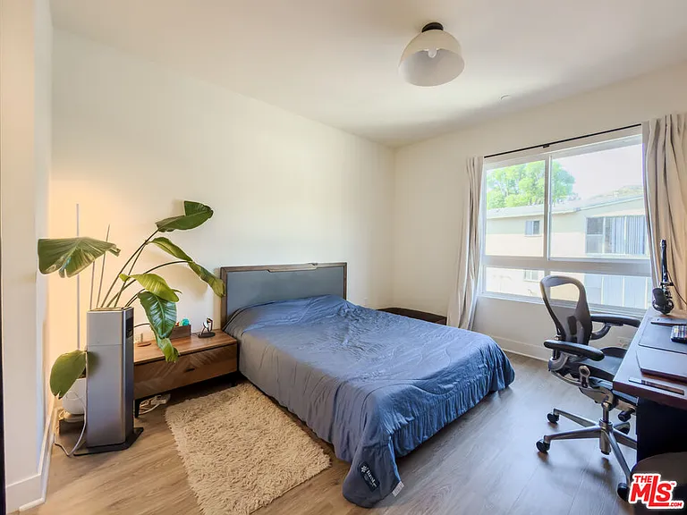 2111 N Cahuenga Blvd #2 — Photo 26