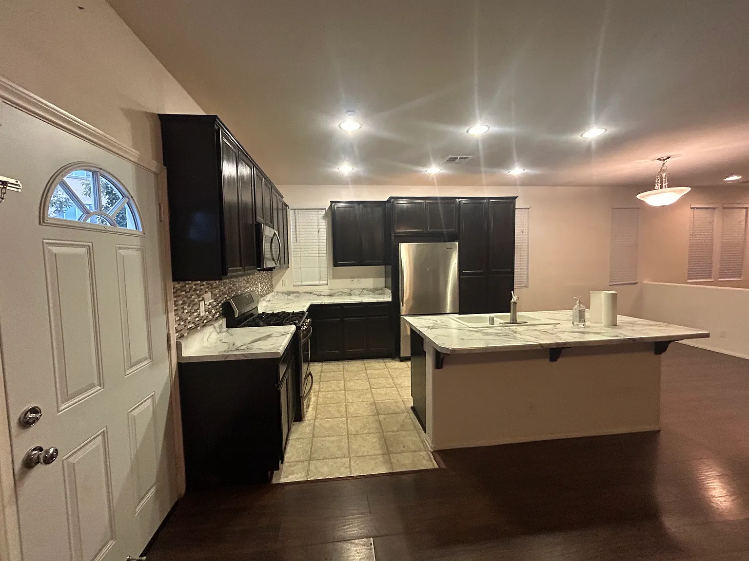 4 bed, 2.5 bath, 2145 sqft, $3,550 — Photo 2