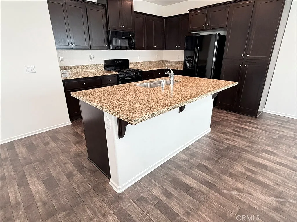 3 bed, 2.5 bath, 1680 sqft, $2,999 — Photo 2