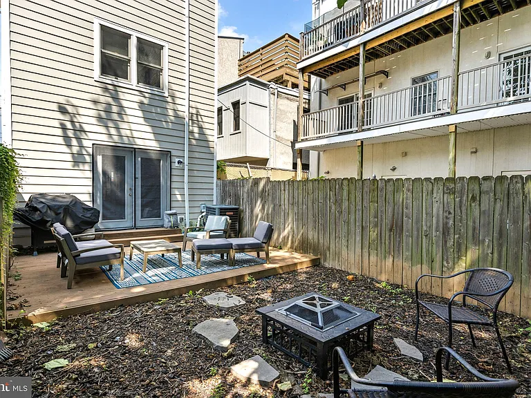 208 W Wildey St — Photo 33