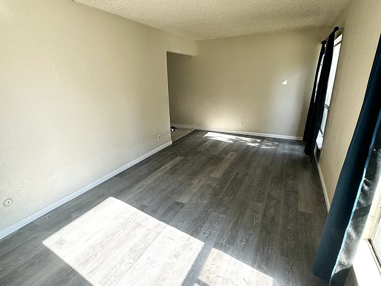 19 E Saginaw Way #102 — Photo 5