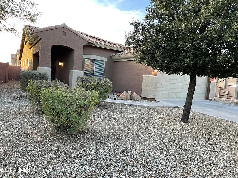 806 S 111th Dr — Photo 1