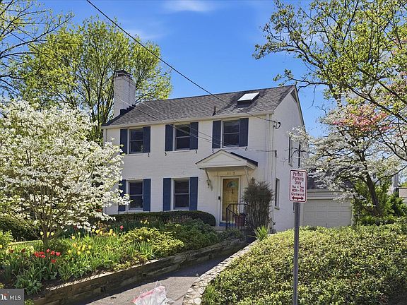 3rd image of 8512 Hazelwood Dr