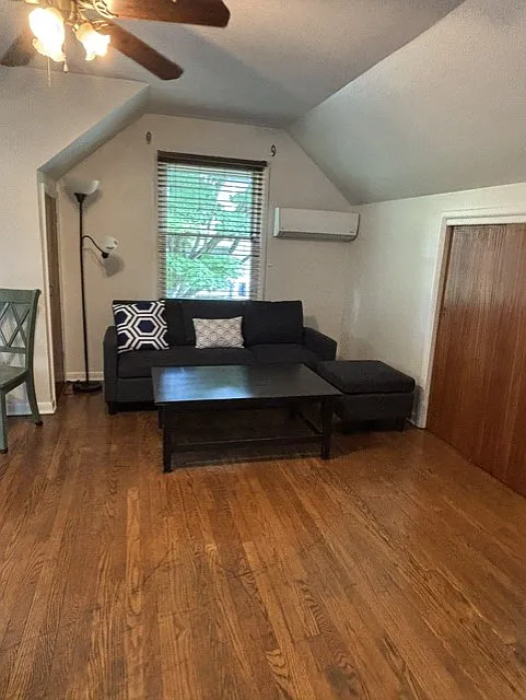 1 bed, 550 sqft, $1,600 — Photo 1