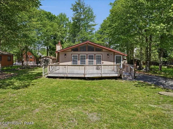 1739 Rolling Hills Dr, Tobyhanna, PA 18466