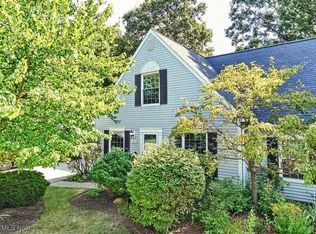 380 Village Ct, Cuyahoga Falls, OH