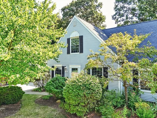 380 Village Ct, Cuyahoga Falls, OH 44223