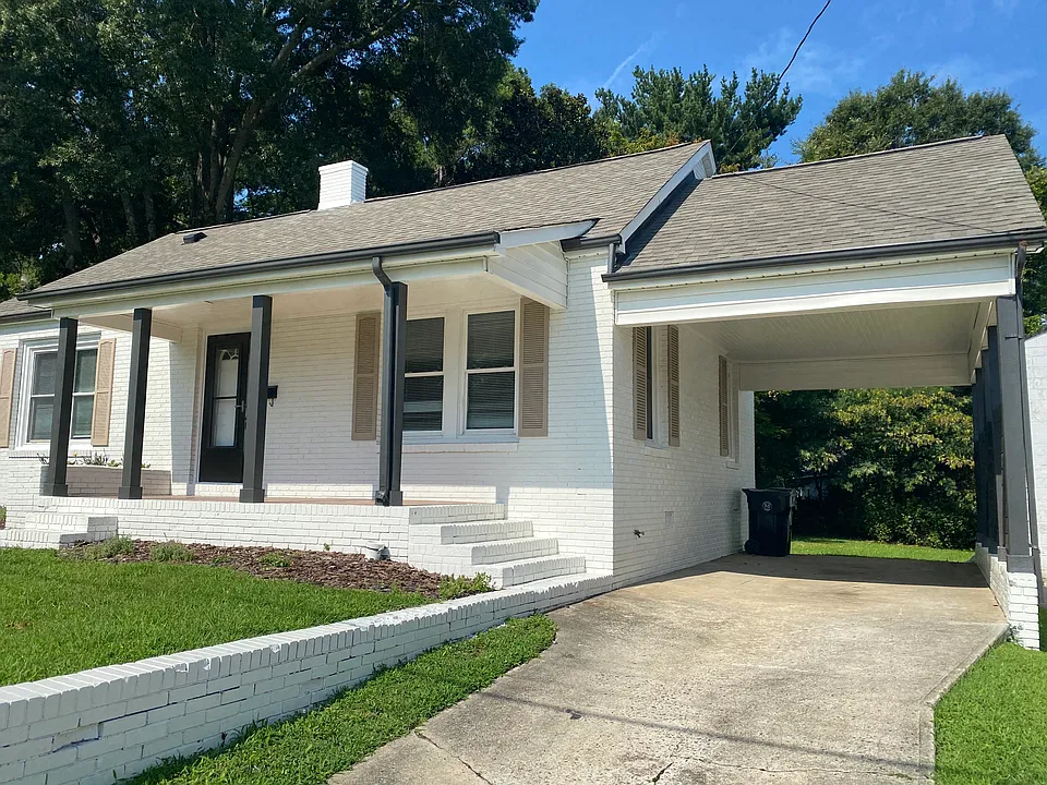 220 W McNeely Ave