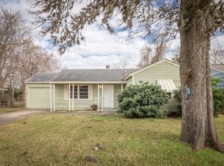 203 Laurel St, Lake Jackson, TX 77566