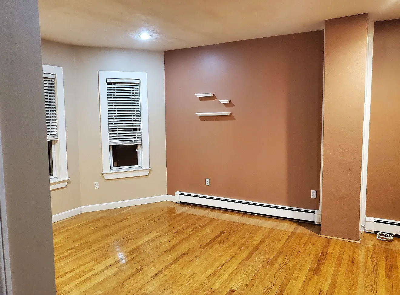 3 bed, 1.5 bath, 1200 sqft, $3,000 — Photo 2