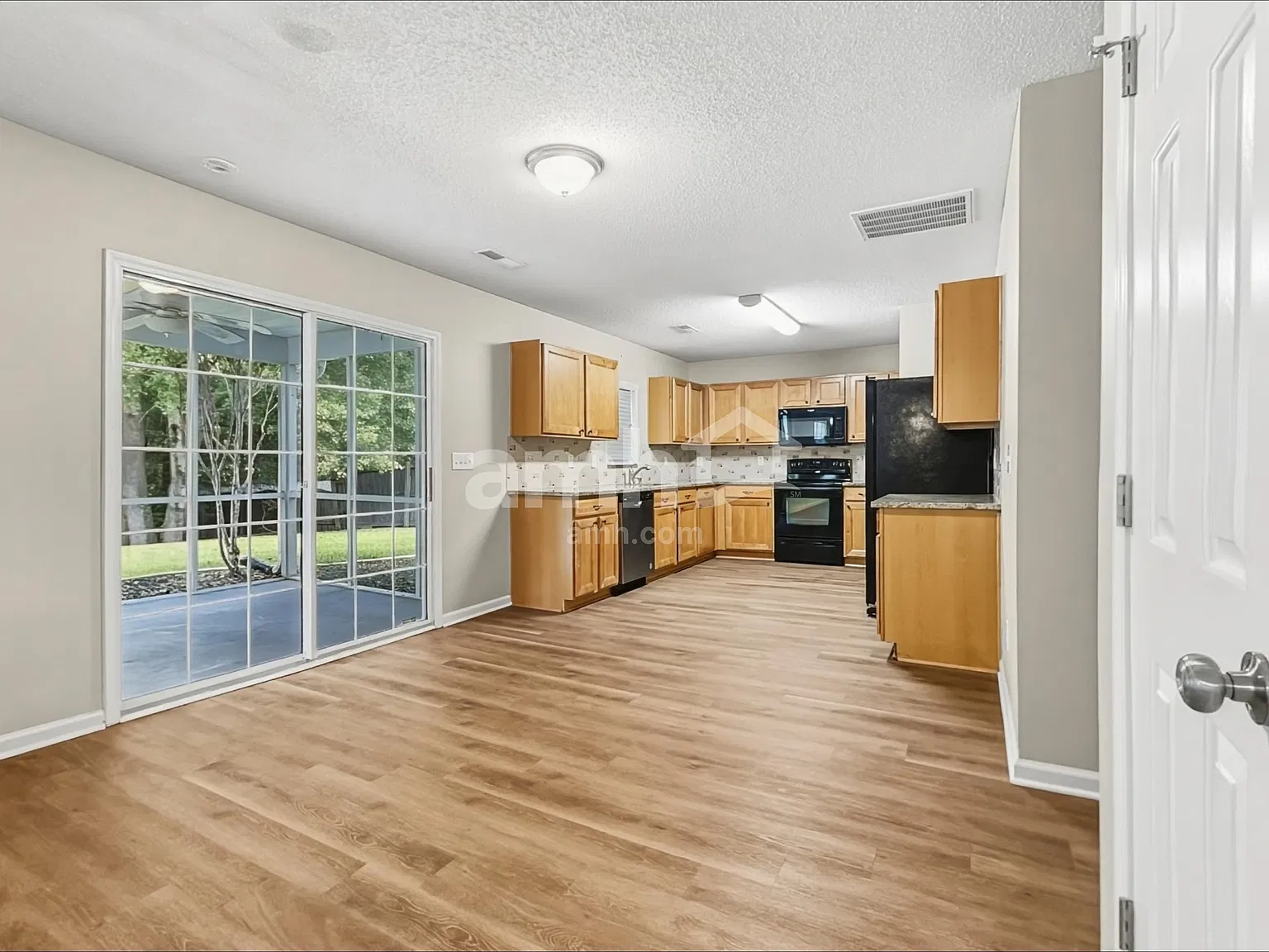 3 bed, 2.5 bath, 2294 sqft, $2,590 — Photo 4