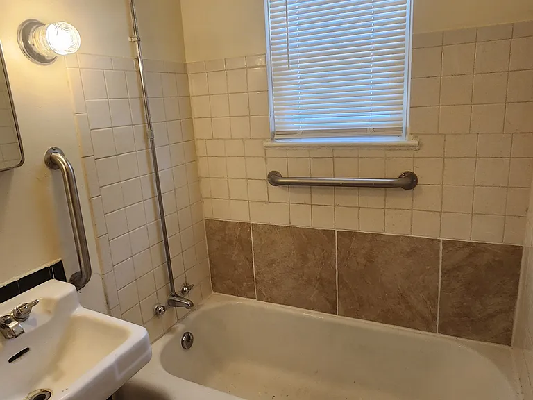 337 S Townsend Ave #D — Photo 11