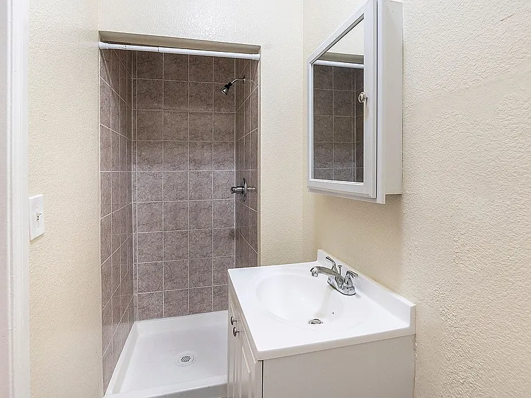 Soto Rose Apartments — Photo 20