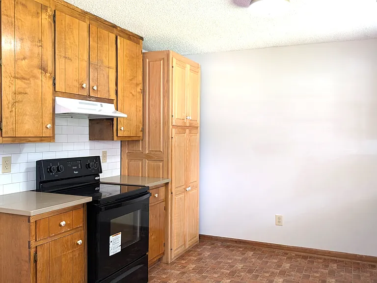 585 Wayside Dr — Photo 7