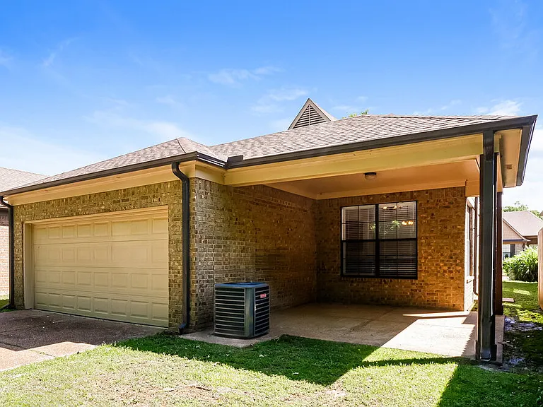 1941 Rochelle Ln — Photo 16