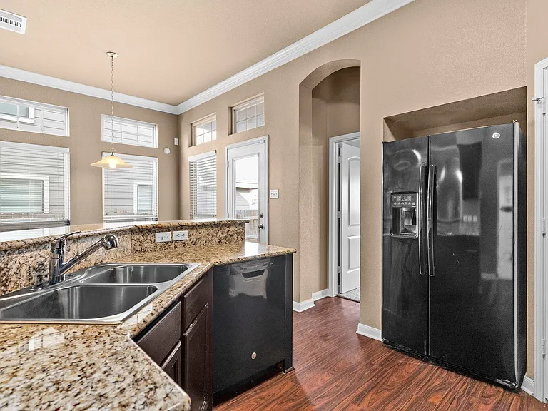3310 Greyfriar Dr — Photo 8