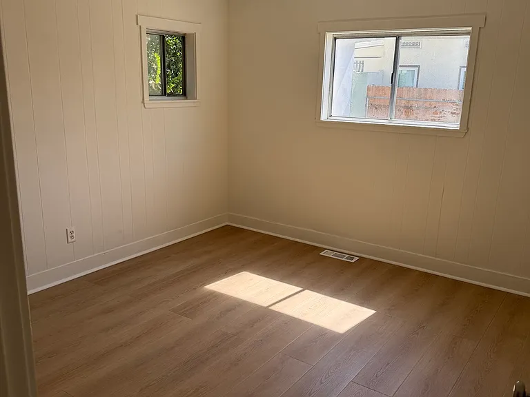 500 N Hill Ave — Photo 17
