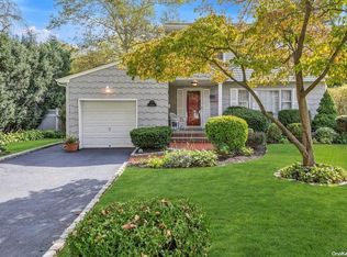 22 Sycamore St, Melville, NY 11747