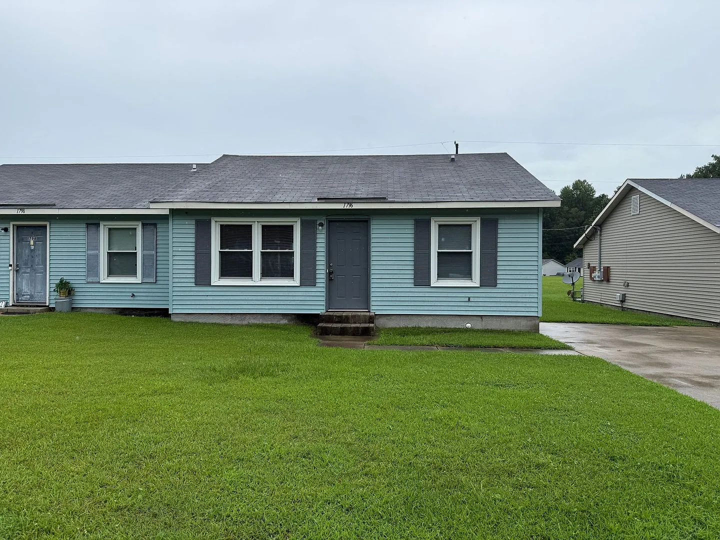 Nice 2 bedroom, 1 bath duplex — Photo 1