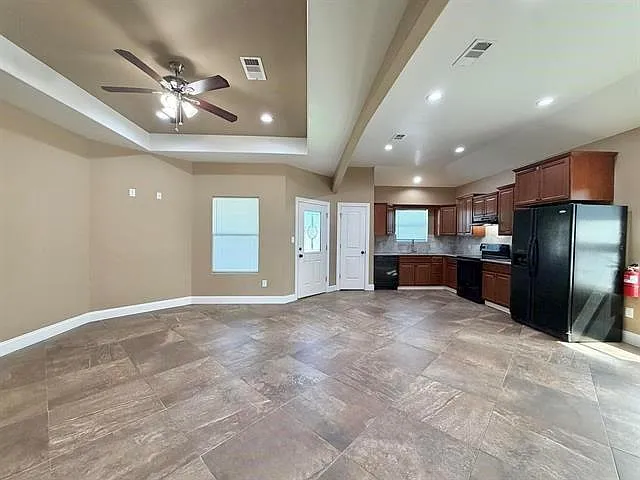 2850 Amber Ave — Photo 6