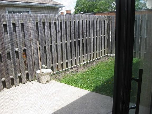 4th image of 572 Moull St