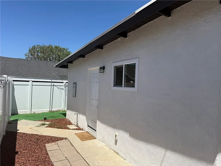 1395 3rd St — Photo 2