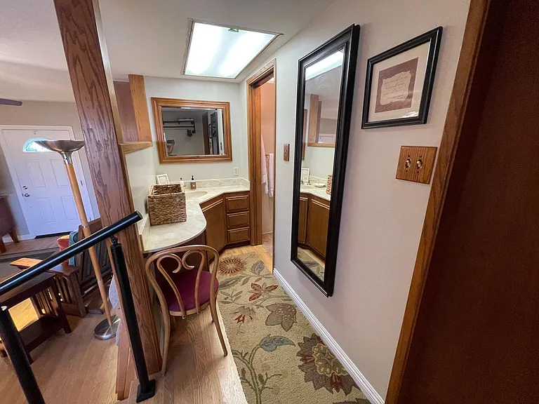 4224 Blackthorne Ave — Photo 11
