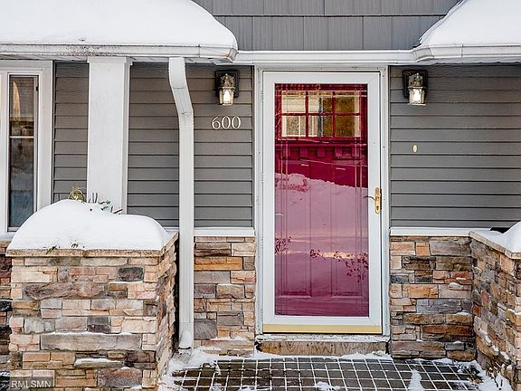 5th image of 600 Valley Ln