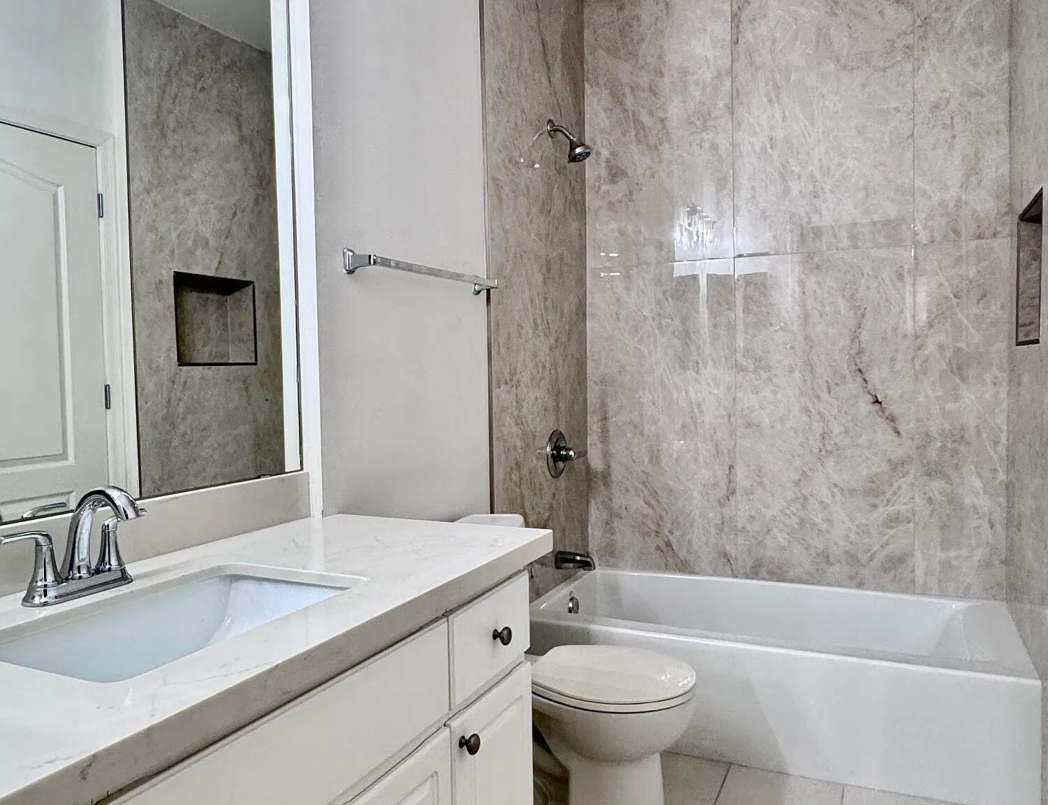 2 bed, 2.0 bath, 1118 sqft, $1,950 — Photo 3