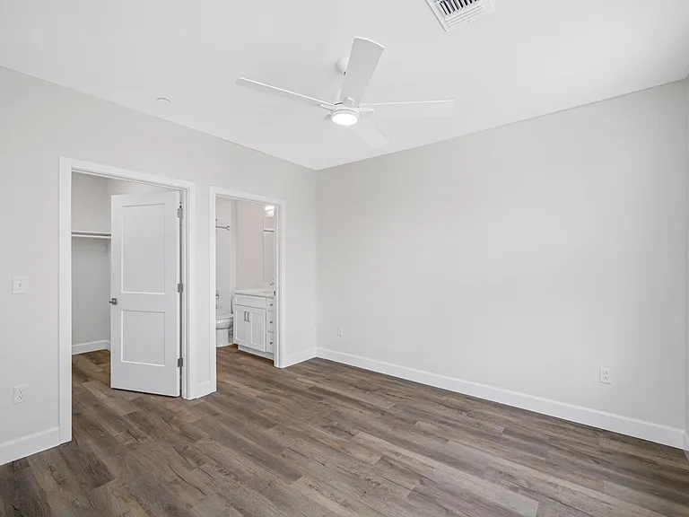 357 South — Photo 10