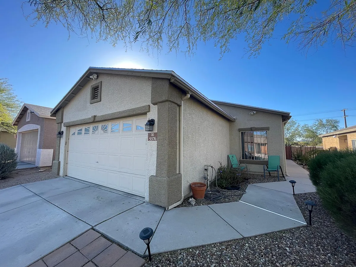 Front of home with sidewalk around the home - 5376 S Via Tres Rios