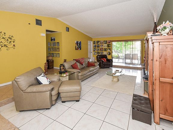 4th image of 11428 NW 41st St