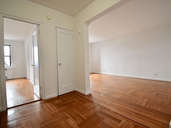 3rd image of 200 Haven Ave APT 4K