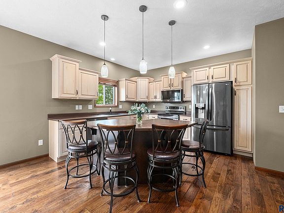 3rd image of 3708 E Wakefield Cir