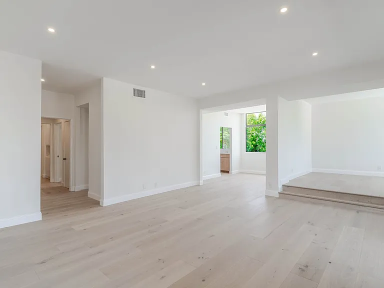 1305 N Columbus Ave #208 — Photo 3
