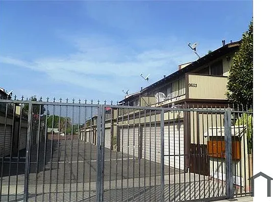 3 bed, 1310 sqft, $3,100 — Photo 1