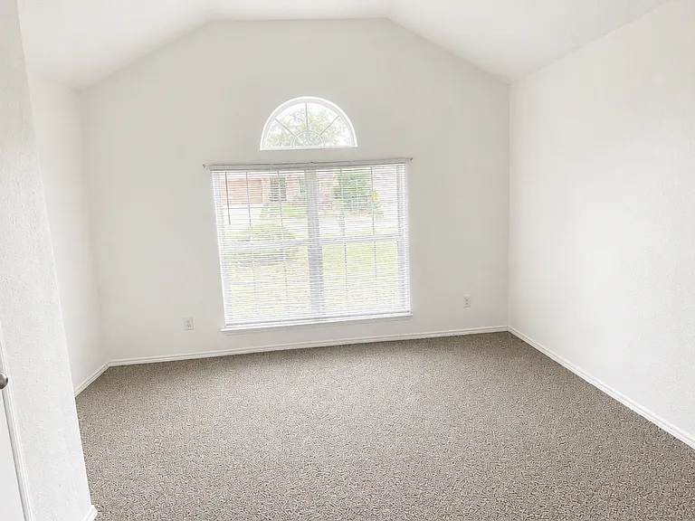 6050 Lakefront St — Photo 9