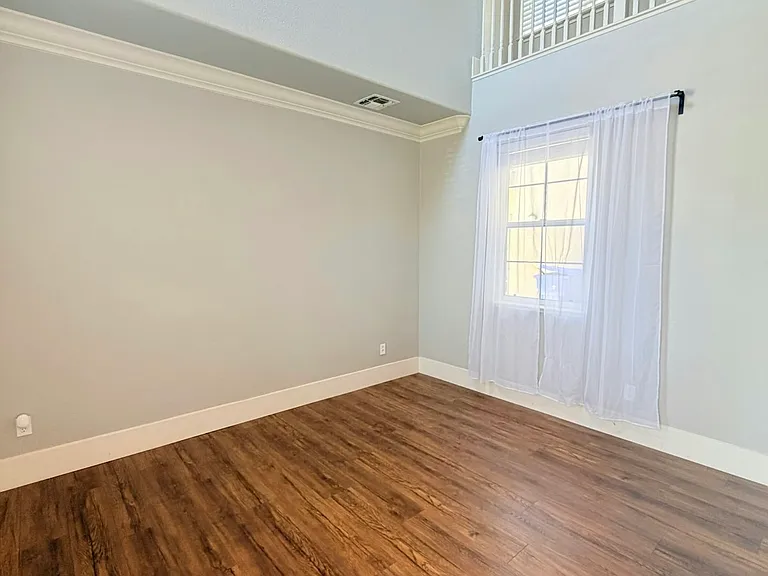 850 Monterey Ct — Photo 3