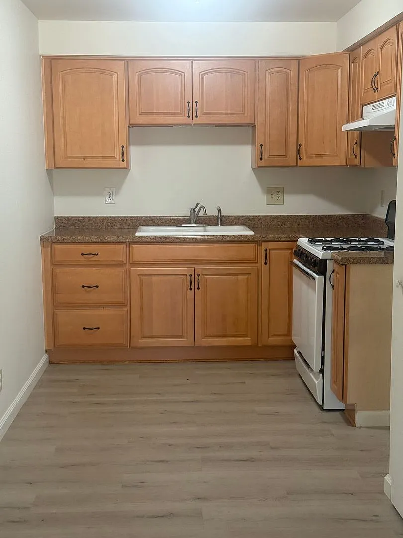 314 N. Cloverdale Blvd — Photo 2