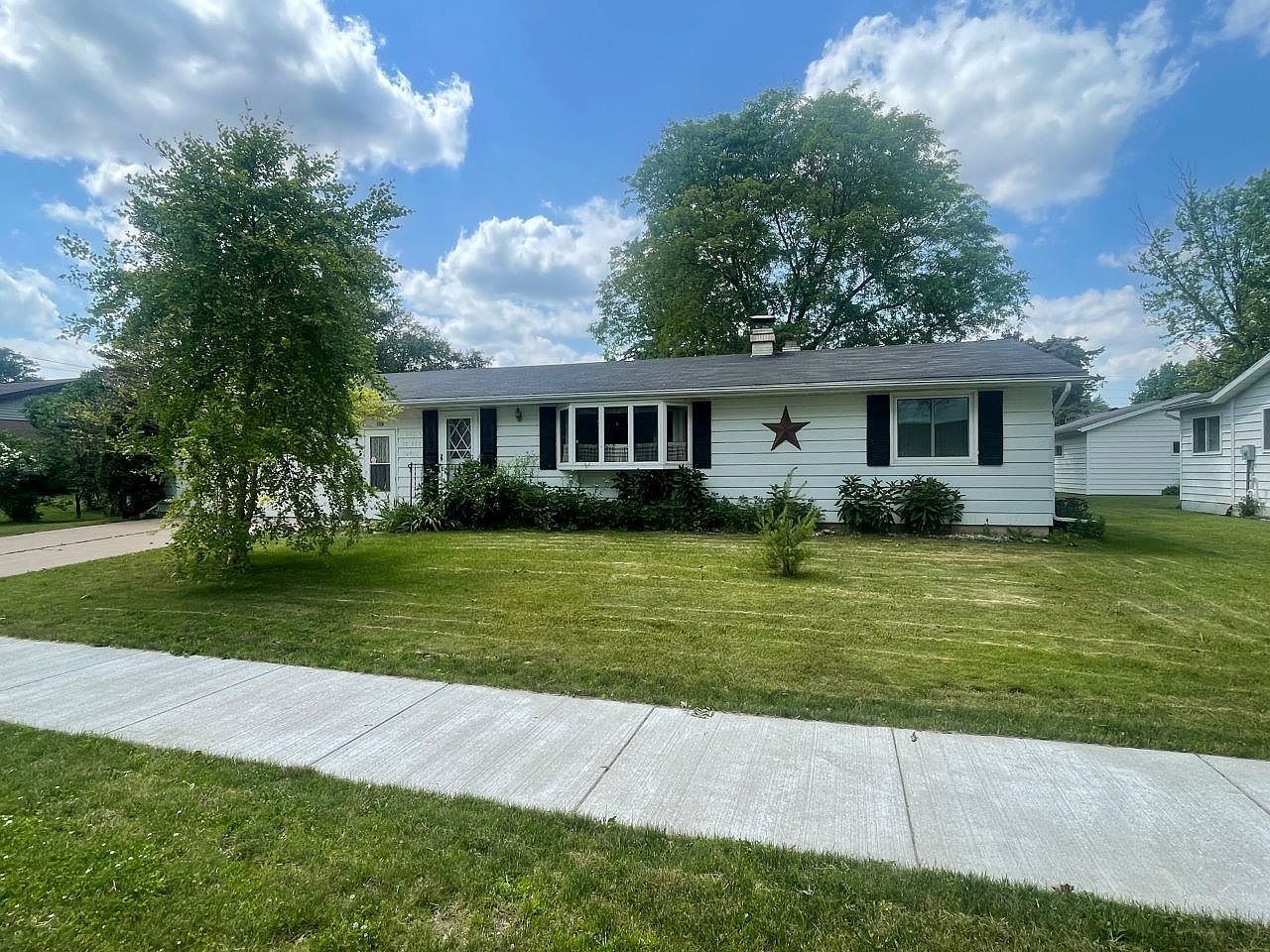 133 Robert St, Clintonville, WI 54929 Zillow