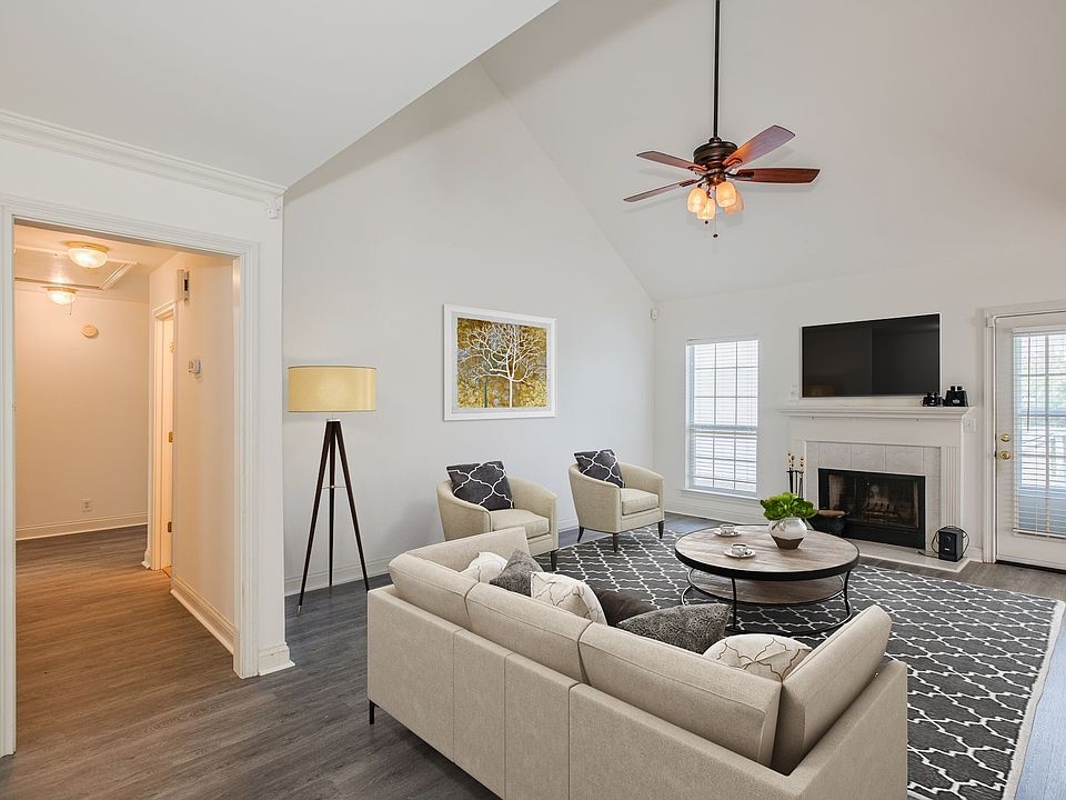1st image of 221 Cambridge Pl