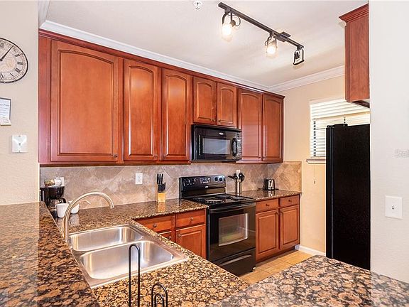 4th image of 904 Charo Pkwy Unit 524