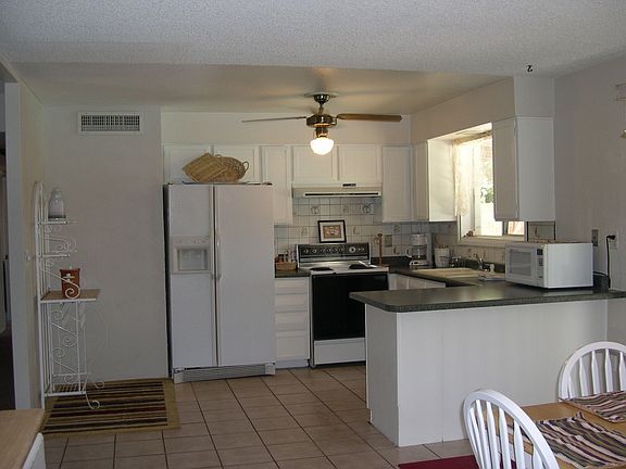 2nd image of 3521 E Altadena Ave