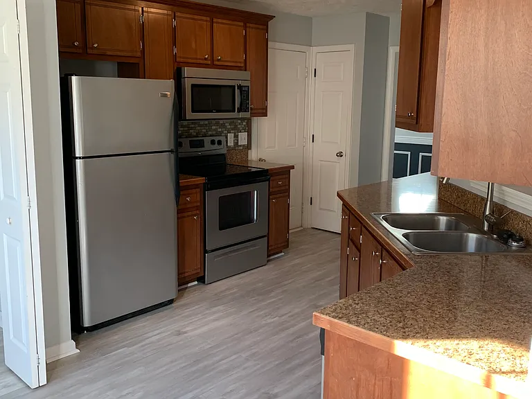 1617 Broad Cir — Photo 4